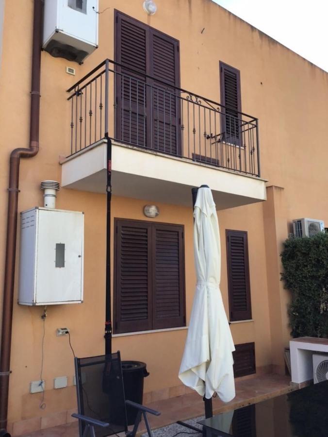 Sebastiano. Appartamento a 1,2 km dallo Stagnone Marsala Esterno foto